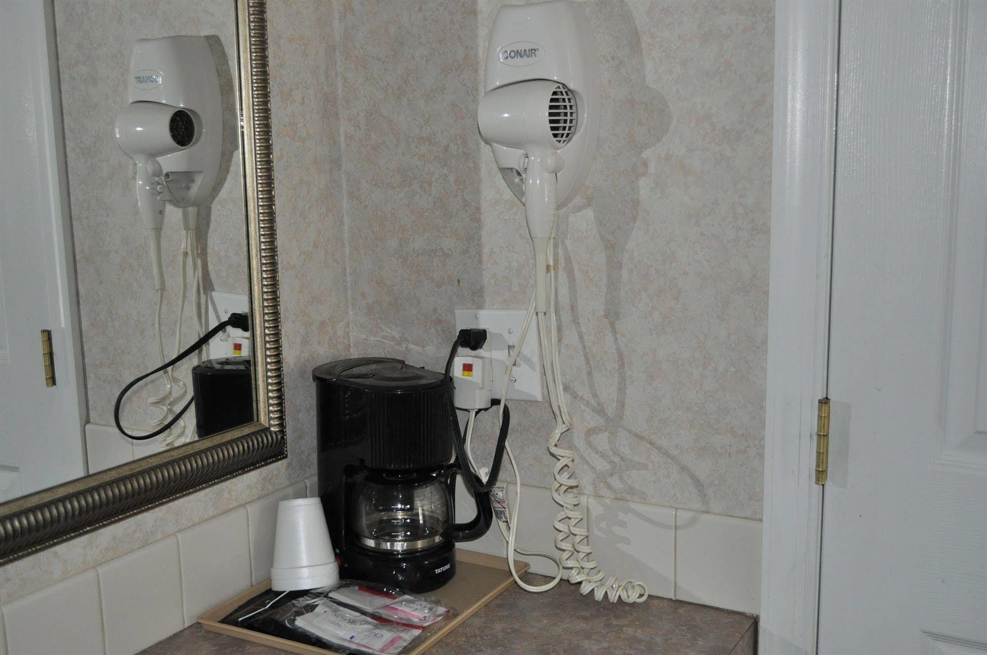 גאלווי Atrium Inn & Suites מראה חיצוני תמונה