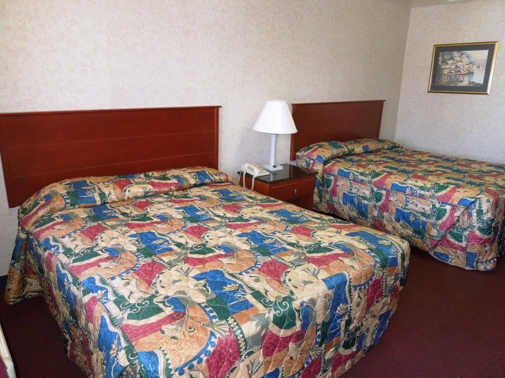 גאלווי Atrium Inn & Suites מראה חיצוני תמונה