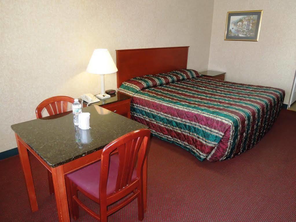 גאלווי Atrium Inn & Suites מראה חיצוני תמונה