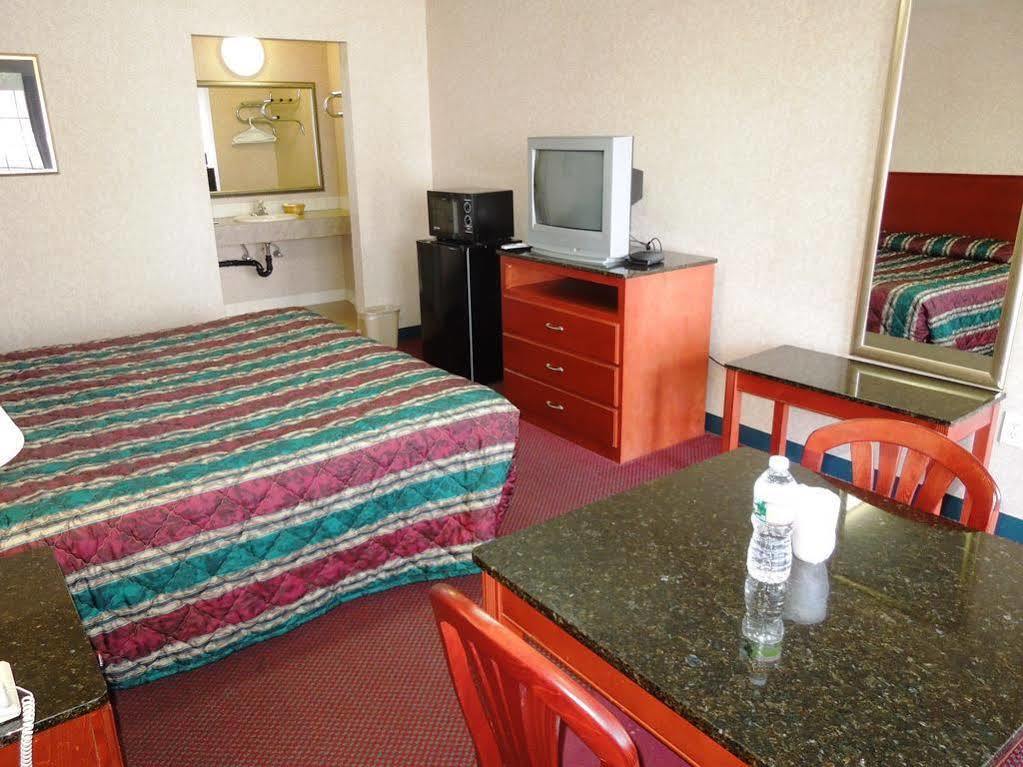 גאלווי Atrium Inn & Suites מראה חיצוני תמונה