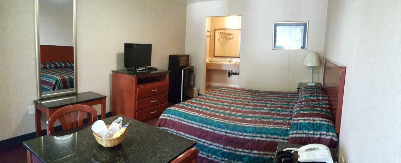 גאלווי Atrium Inn & Suites מראה חיצוני תמונה